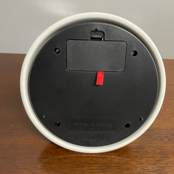 ELVIS PRESLEY Silver Anniversary Clock Porcelain Base Guitars Rotate Glass Dome - Picture 3 of 4